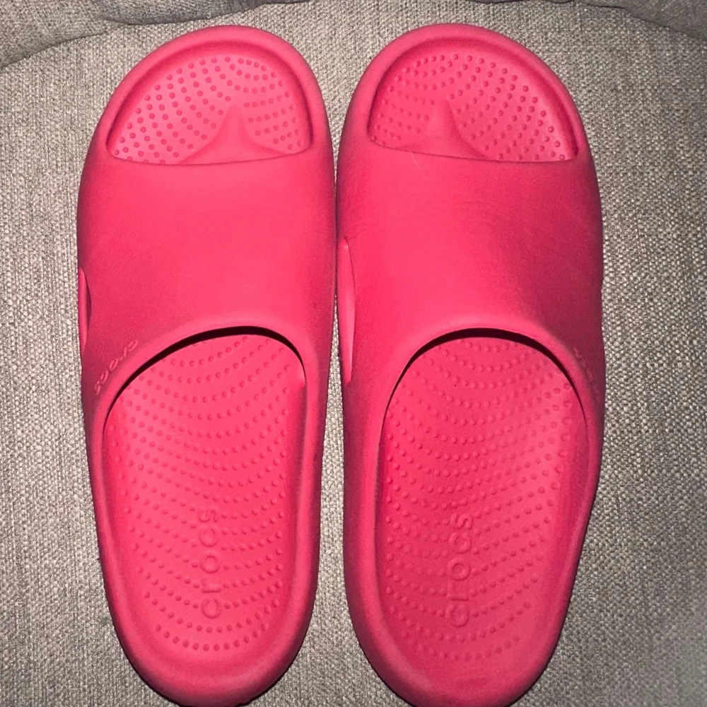 EUC Men’s 7/Women’s 9 Crocs Mellow Recovery Slide Sandals Brick Red